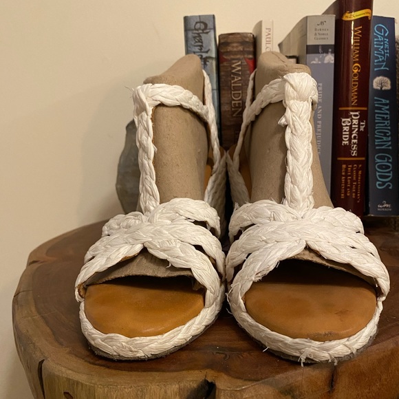 Andre Assous White Wedges - Size 39 (8.5) - Picture 3 of 7